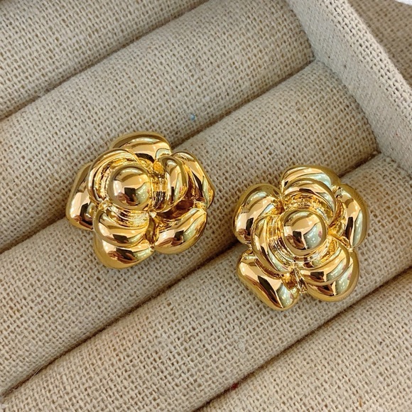 NEW: 24K Gold Vintage Inspired Floral Earrings*Waterproof*Tarnish Free - Picture 3 of 5